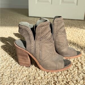 Vine Camuto Stylish Gray Open-Toe Heeled Boots